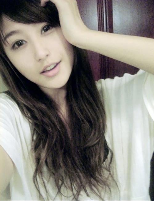 网红爆料美女自拍视频,美女自拍视频惊艳亮相，网友直呼美到窒息！  第2张